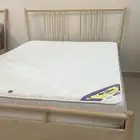 سرير من ايكيا