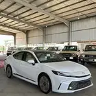 تويوتا كامري 2025 هايبرد LE بانوراما ابيض ماشي 140 كيلو فقط