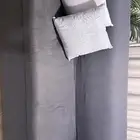 كنب اللون رمادي