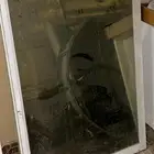 سلام عليكم اعرض لكم دريشة قطعتين قزازة مع الشبك حقها