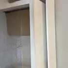 طاوله مكتب بيضاء نظيفه