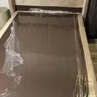سرير و مرتبه ودولاب وشاشه سوني و طاولة