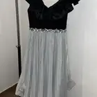 فستان للبيع من البراند فيفد فلير