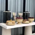 للبيع طاولة مع جميع ملحقاتها بنص السعر