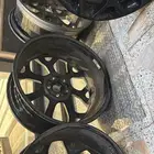 جنط كرايسلر Rt وكاله اربع جنوط لونها الاصلي سلفر مرشوشه