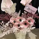 فازة ورد ونباتات
