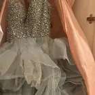 فستان من مصممه