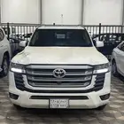 لاندكروزر GXR-L2بنزين سعودي ممشي 2600كيلو شرط