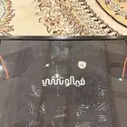 تيشيرت الشباب عليه تواقيع العيبه