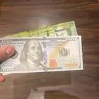 100 دولار زينة