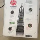 مكنسة كهربائية من شركة هوفر لغسيل الفرشات و الكنبات