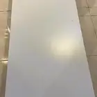 طاولة ايكيا طولها متر و50 والعرض 50 نظيفة وسليمة