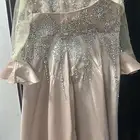 فستانين و طاوله للبيع مستعمله