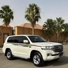 لاندكروزر 2016 نضيف جدا  وكاله