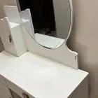 دولاب تسريحه للبيع على السوم نضيف ولا يعاني من اي كسور