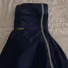فستان مقاس XS انلبس ثلاث ساعات فقط