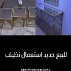 طاوله مع طاولات خدمه ومدخل استقبال