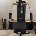 نادي متكامل يتضمن عدة تمارين