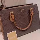 شنطه ماركه مايكل كورس