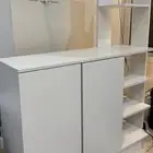 ركن قهوة   بوفيه أبيض مع أرفف جانبيه
