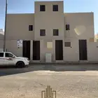 للبيع اربع شقق حي المداين قبل الكبري 450 الارضيه400 العلويه