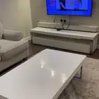 طاولة قهوة وطاولة تلفزيون