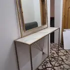طاوله ومراية مدخل للبيع