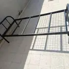 سرير حديد نضيف