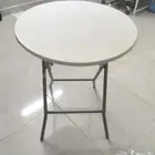 طاولة للبيع