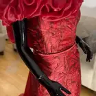 فستان ملكي باللون الأحمر