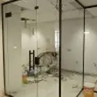 مصلح ابواب زجاج مكاتب شاورات محلات