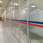فني تركيب استيكرات تظليل ثلجي وبجميع انواعها