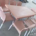 كراسي وطاولات