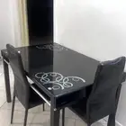 مدخل وطاولة طعام