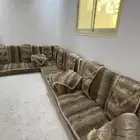 جلسة ارضية نظيفة واستعمال حشمه على السوم