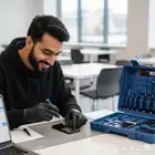 فني صيانة آيفون متنقل إصلاح شاشات وبطاريات