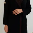 عباية سوداء بلمسات بني