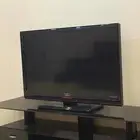 تلفزيون وطاولة