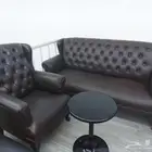 كنب مكتبي و كنبات جلد فخم جديد و كلاسيك جاهز في ورشة وطني