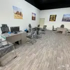 مكاتب وكراسي