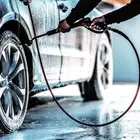 شاب سعودي غسيل سيارات