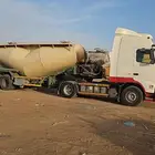 شاحنه للايجار باليوم أو بالشهر لدى مصنع أو شركة مقاولات.