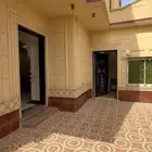 فيلا للبيع مع ثلاث شقق في حي الرمال في الرياض