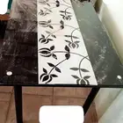 طاولة طعام وسرير أطفال