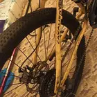 دراجه على السوم تحتاج كفرين وفرامل ودعاسه