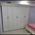 سرير مع مرتبه مع دولاب مع تسريحه مع بف مع كومدينو