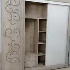 دولاب للبيع تعليق ودرف ومرايا داخل دولاب لايوجد فيه اي عيوب