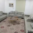 للبيع كنب شبه جديد مع طاولات 5 قطع