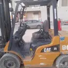 رافعات شوكية وجي سي بي للإيجار
