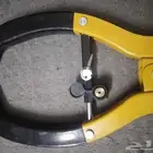 كلبشة سيارة مع مفتاحها